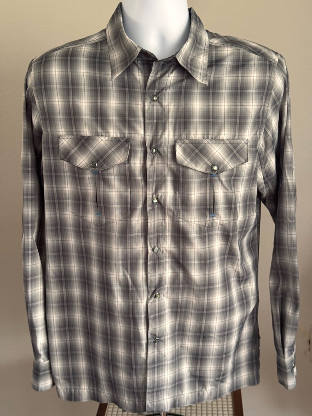 KUHL Lightweight Care Free Pearl Snap Outdoor Shirt - Gray Plaid 

Men’s Small